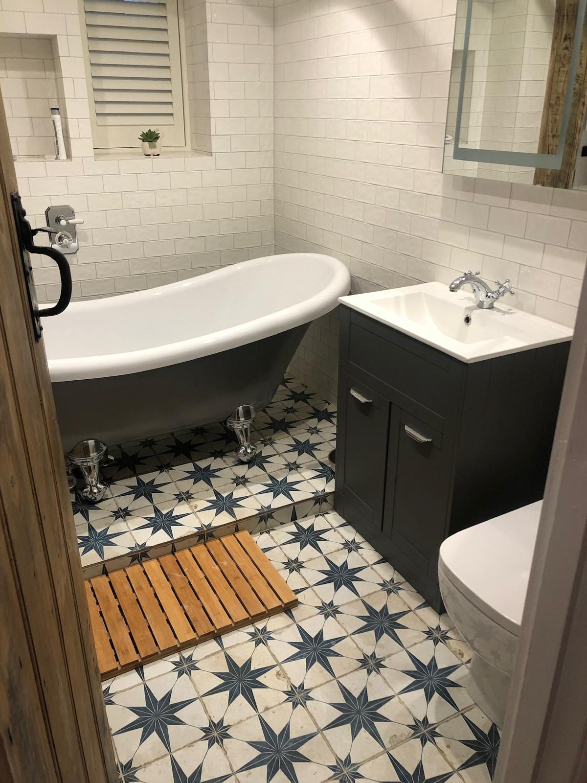 Family bathroom with claw-foot bath and patterned floor